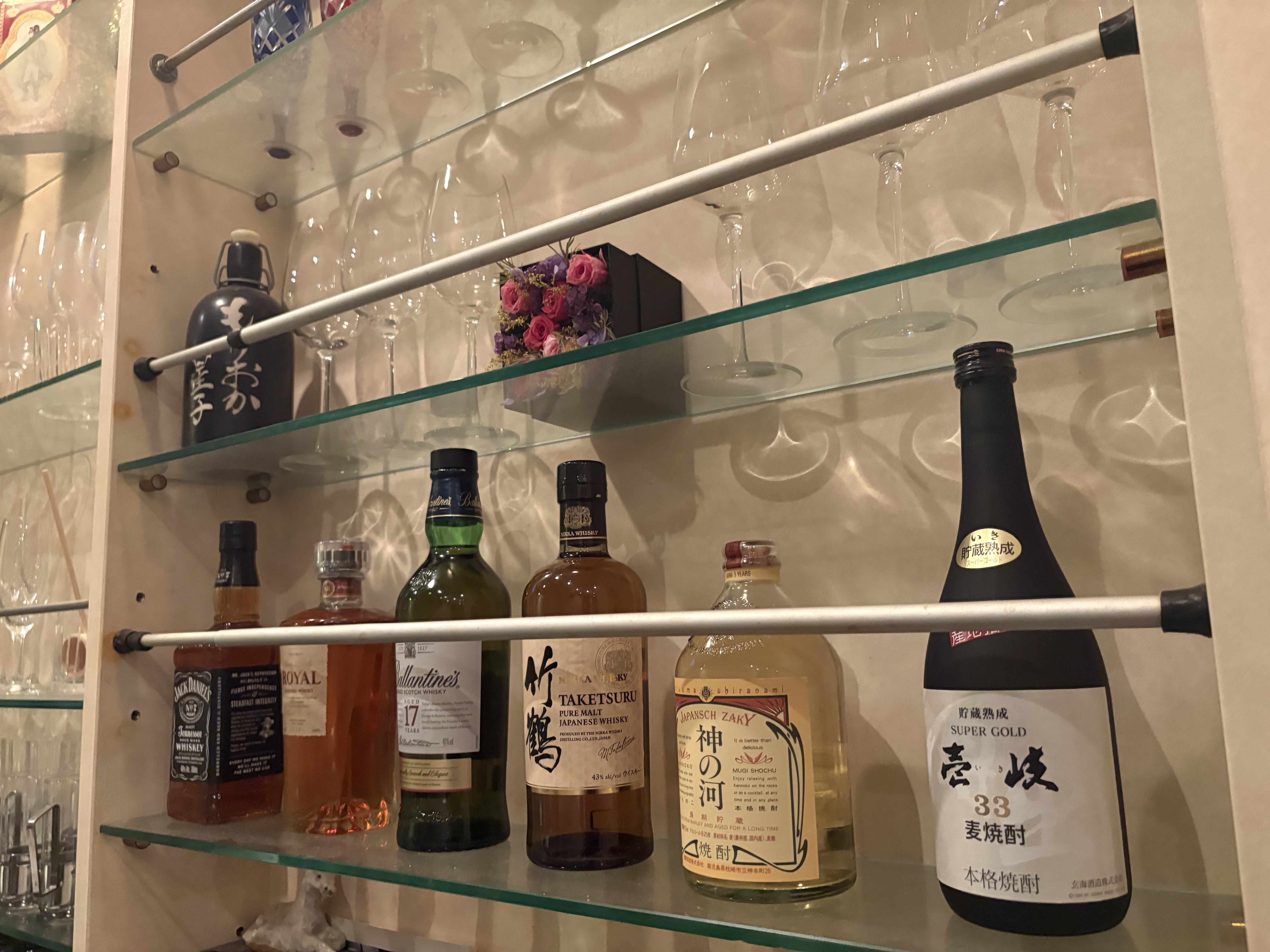 店内に並ぶお酒